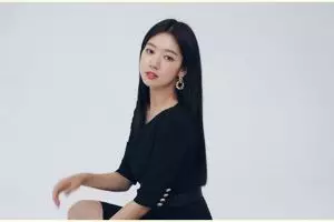 Model rambutnya baru, penampilan Park Shin-hye ini curi perhatian