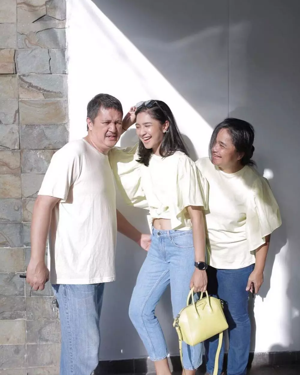 momen kebersamaan mikha tambayong dan sang ayah instagram