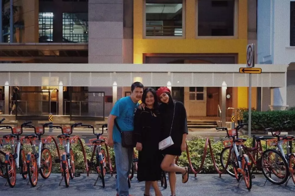 momen kebersamaan mikha tambayong dan sang ayah instagram