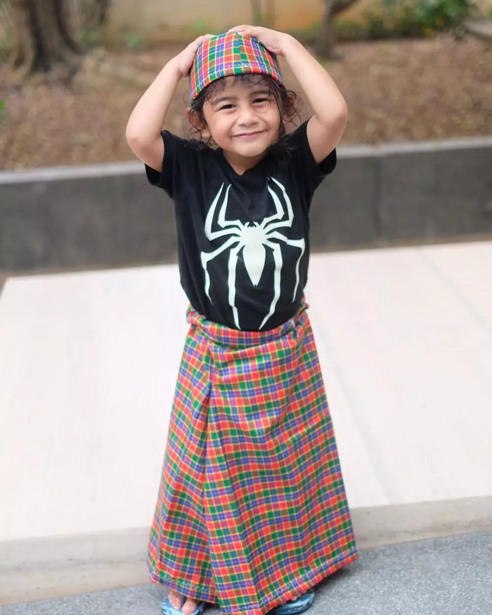 anak seleb pakai sarung © 2020 brilio.net Instagram/@meisya__siregar ; Instagram/@vienstasman