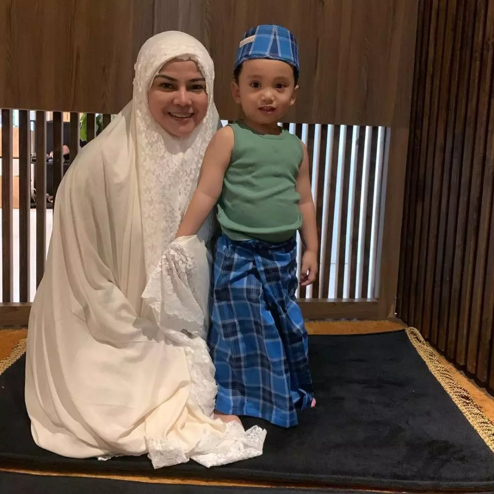 anak seleb pakai sarung © 2020 brilio.net Instagram/@meisya__siregar ; Instagram/@vienstasman
