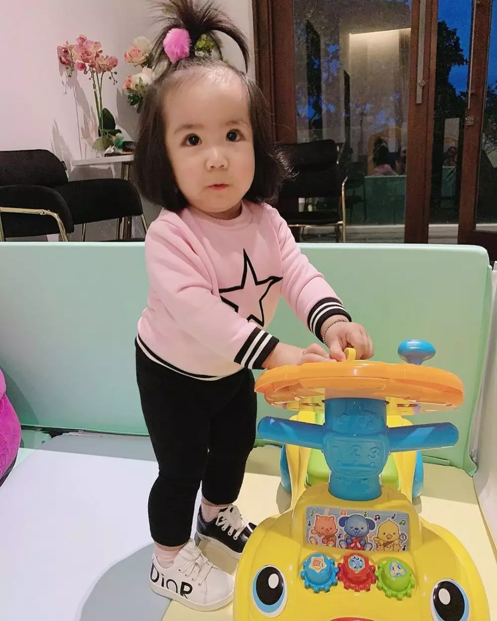 anak Momo Geisha dengan rambut kuncir air mancur © 2020 brilio.net