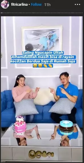 Fitri Carlina rayakan ulang tahun sederhana bareng suami © 2020 brilio.net Fitri Carlina rayakan ulang tahun sederhana bareng suami © 2020 brilio.net