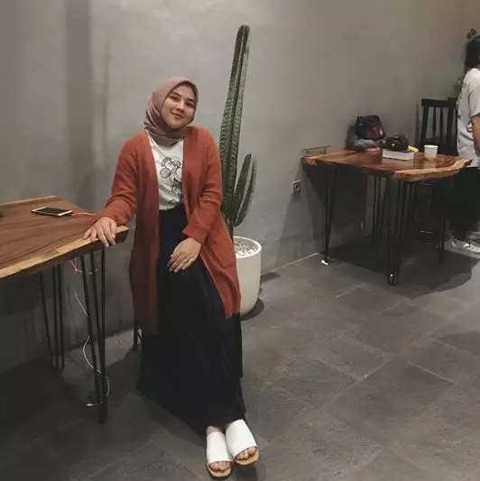 gaya outfit Una Maulina mantan calon istri Sahrul Gunawan © 2020 brilio.net