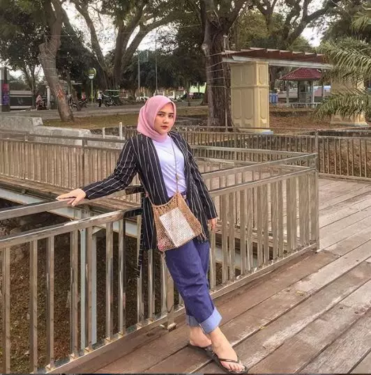 gaya outfit Una Maulina mantan calon istri Sahrul Gunawan © 2020 brilio.net