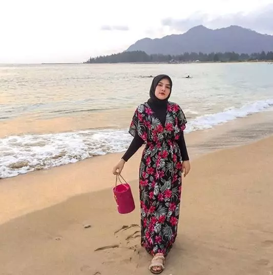 gaya outfit Una Maulina mantan calon istri Sahrul Gunawan © 2020 brilio.net