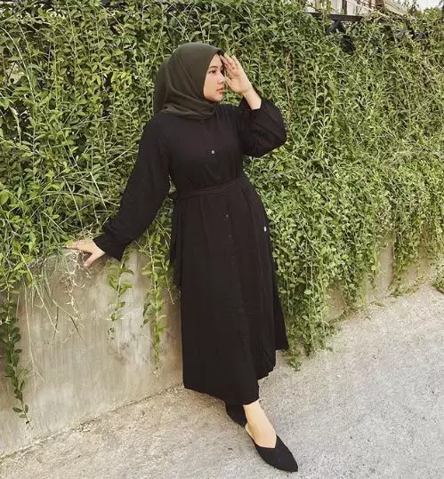 gaya outfit Una Maulina mantan calon istri Sahrul Gunawan © 2020 brilio.net