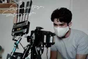 Pengalaman Reza Rahadian pertama kali sutradarai sebuah miniseri