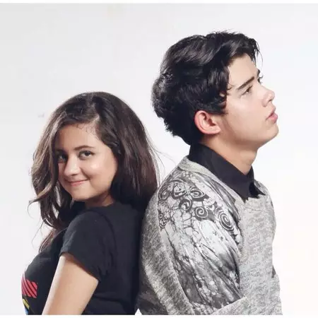 Pemotretan pasang kakak beradik seleb © 2020 brilio.net Pemotretan pasang kakak beradik seleb © 2020 brilio.net