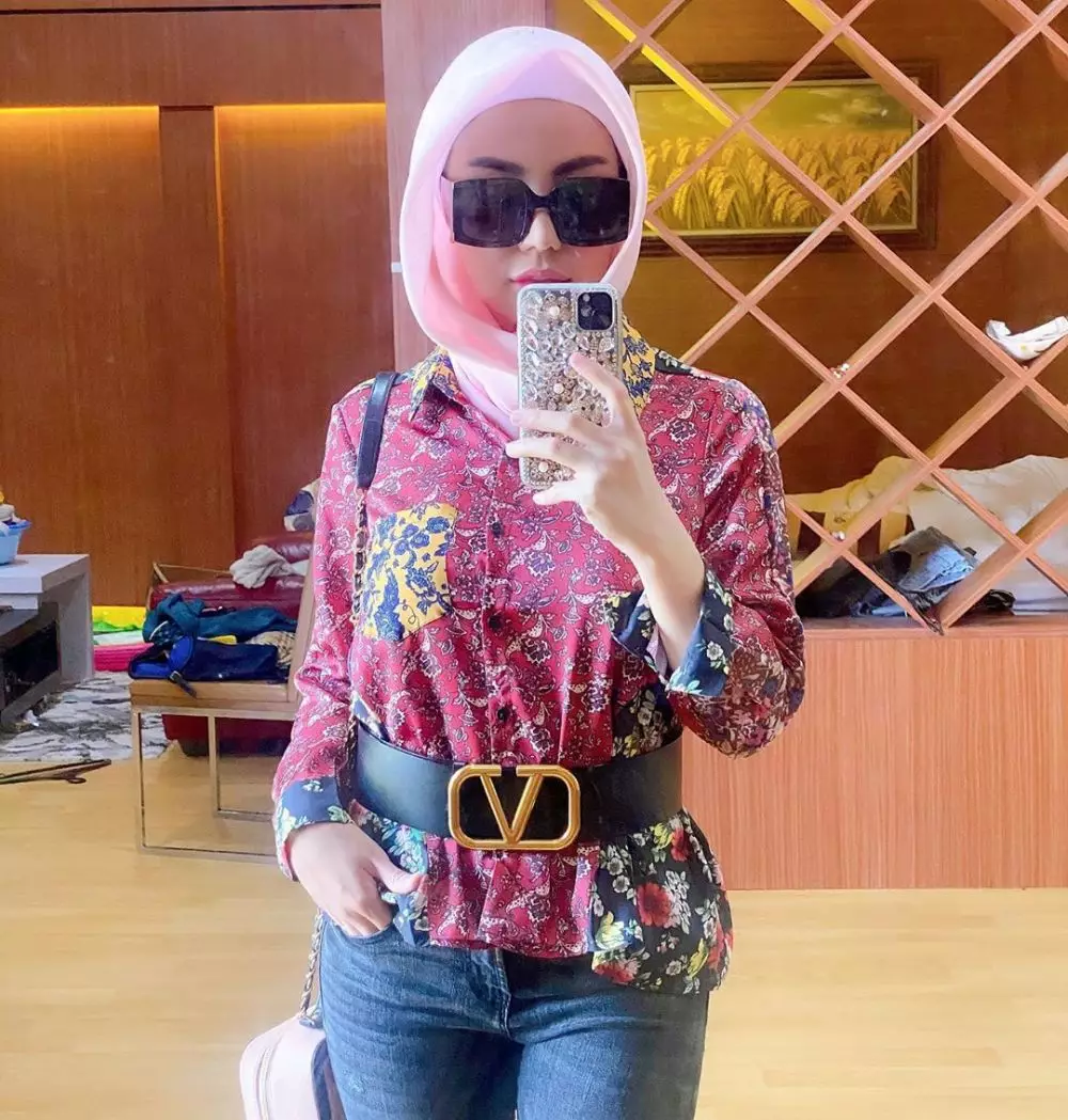 potret bella shofie berhijab instagram