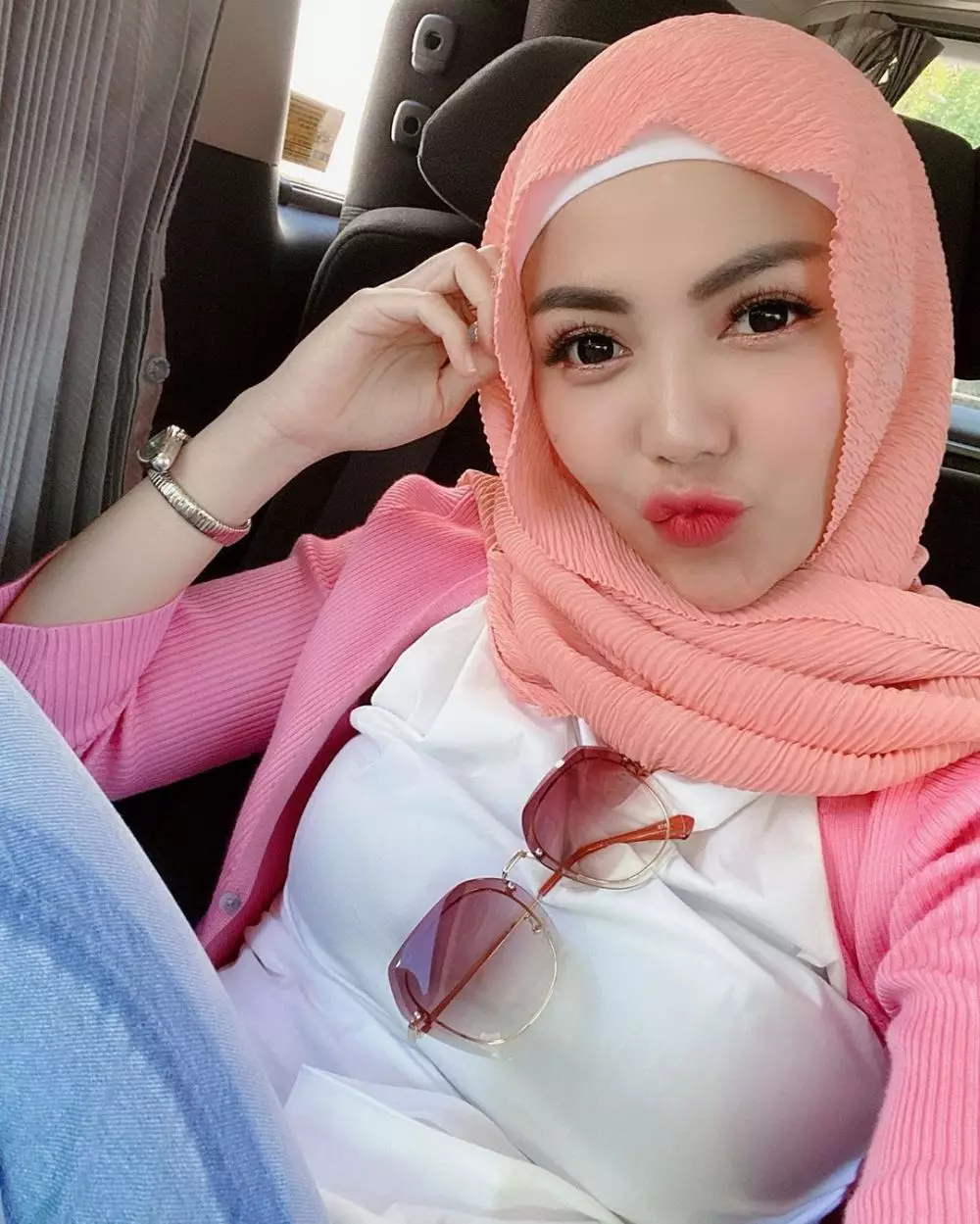 potret bella shofie berhijab instagram
