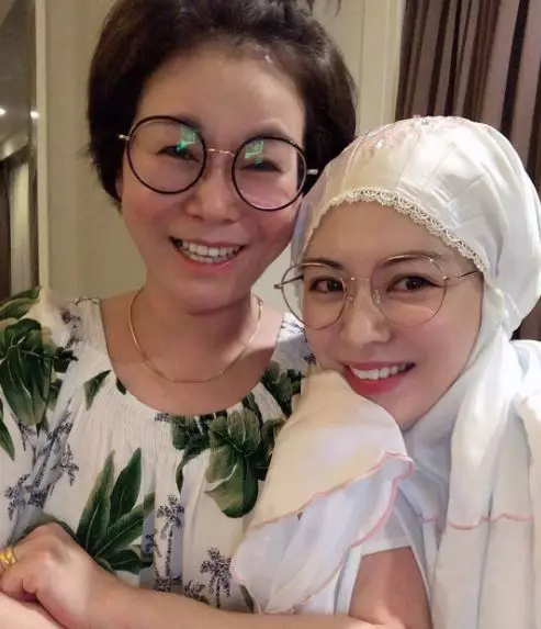 7 momen manis Ayana Moon dan sang ibunda Instagram