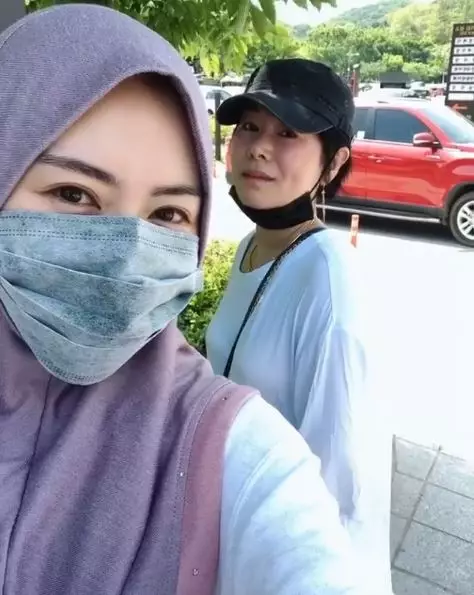 7 momen manis Ayana Moon dan sang ibunda Instagram