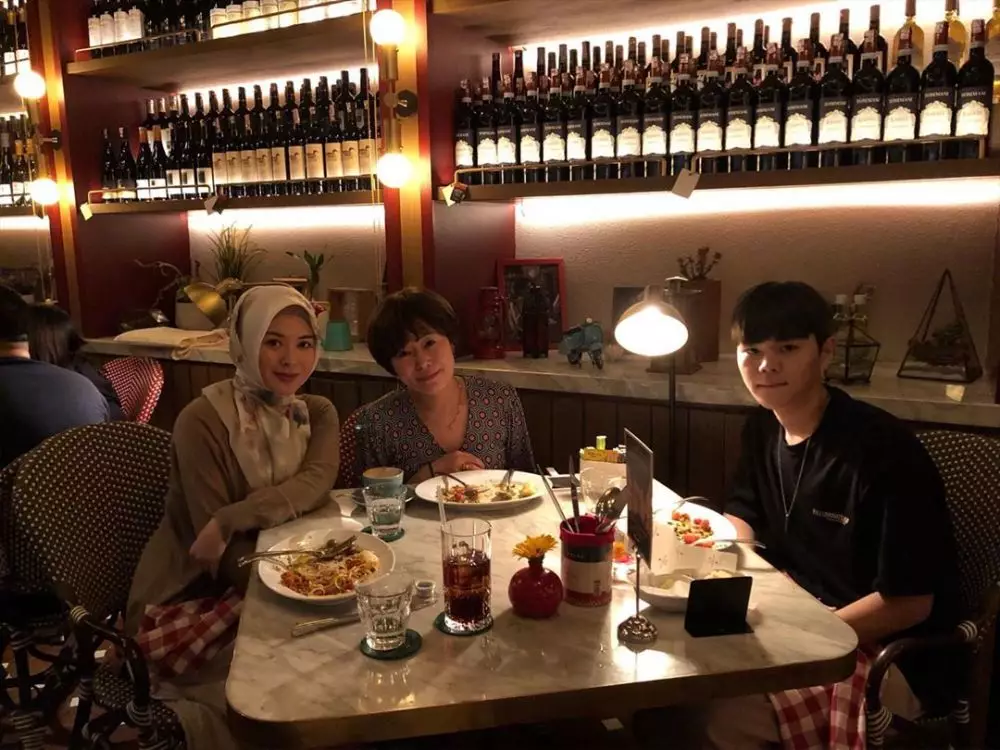 7 momen manis Ayana Moon dan sang ibunda Instagram