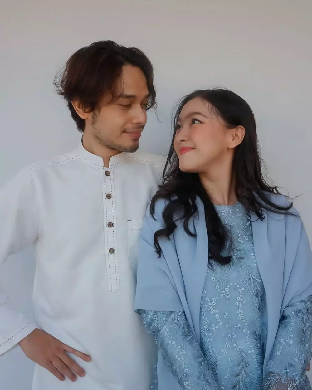 Ana Riana dan suami instagram