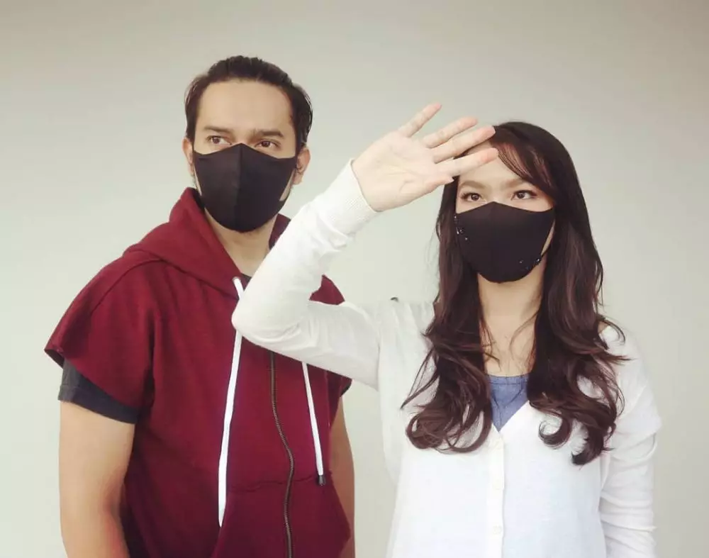 Ana Riana dan suami instagram