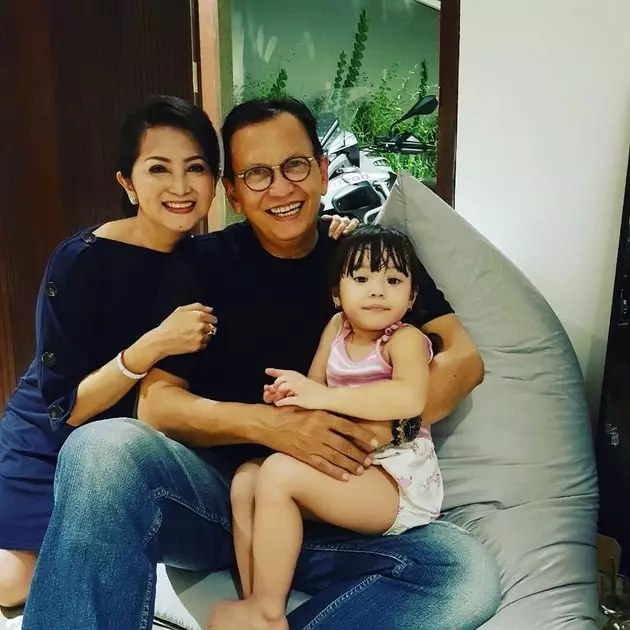 aktor senior momong cucu berbagai sumber