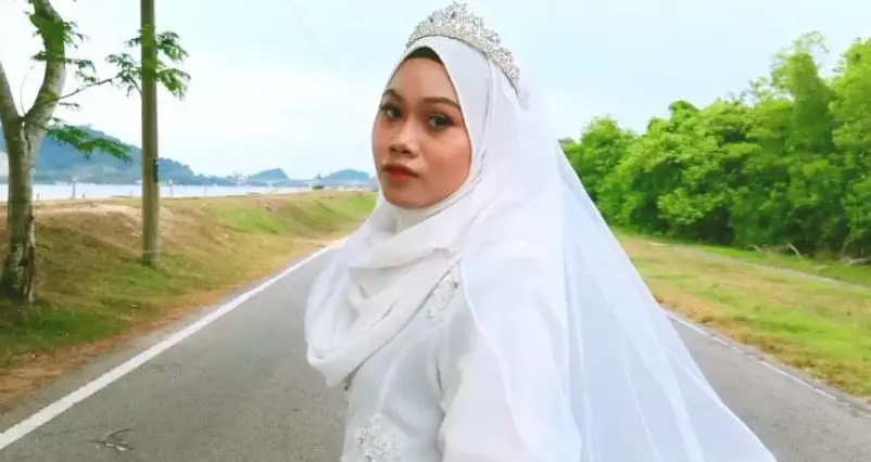 wanita ini jual gaun pengantin dengan harga murah mStar.com.my wanita ini jual gaun pengantin dengan harga murah mStar.com.my