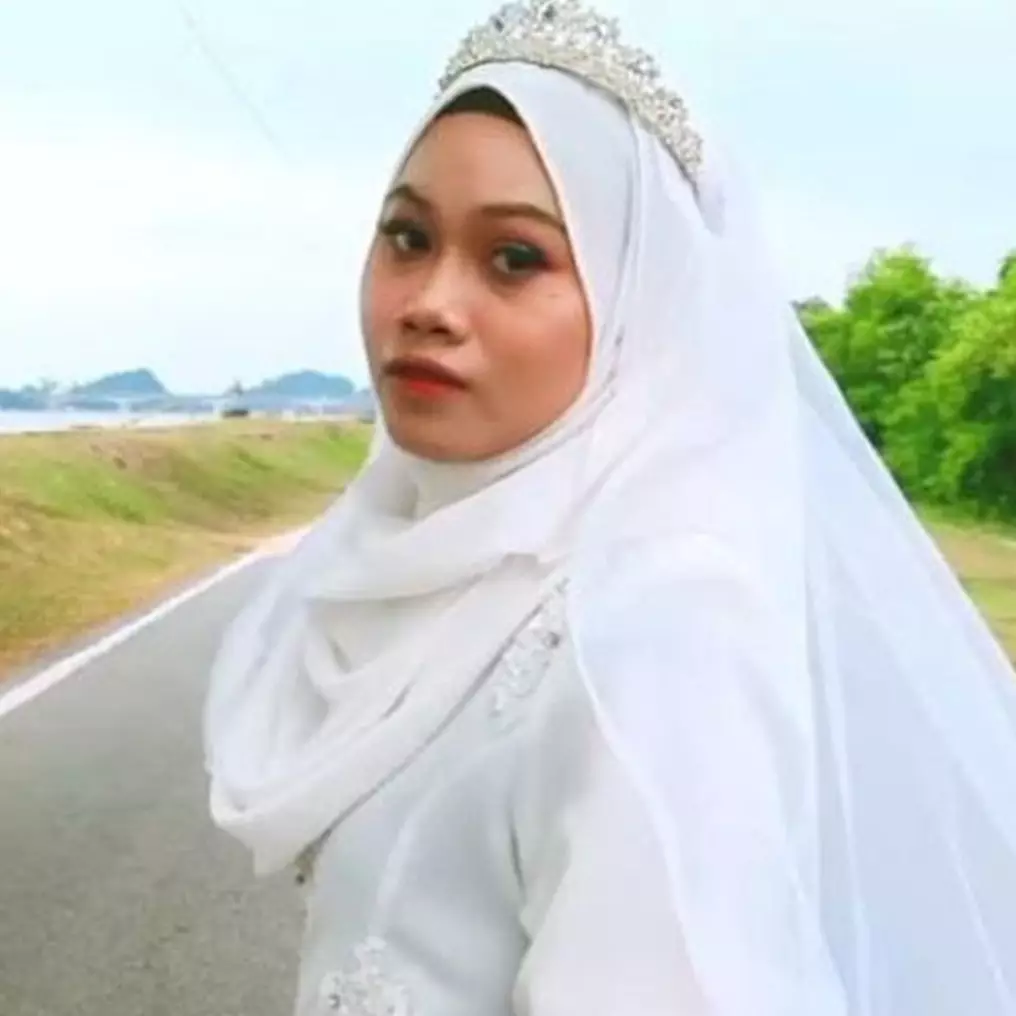 Diselingkuhi calon suami, wanita ini foto prewedding sendirian