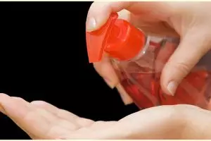 Tinggalkan hand sanitizer di mobil bisa berbahaya, ini penjelasannya