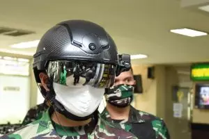 Helm canggih TNI cegah corona, bisa deteksi suhu tubuh jarak 10 meter