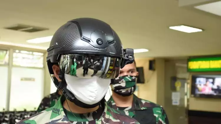 Helm canggih TNI cegah corona, bisa deteksi suhu tubuh jarak 10 meter