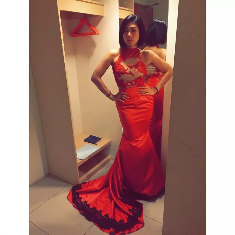 Nabila Putri pakai gaun Instagram