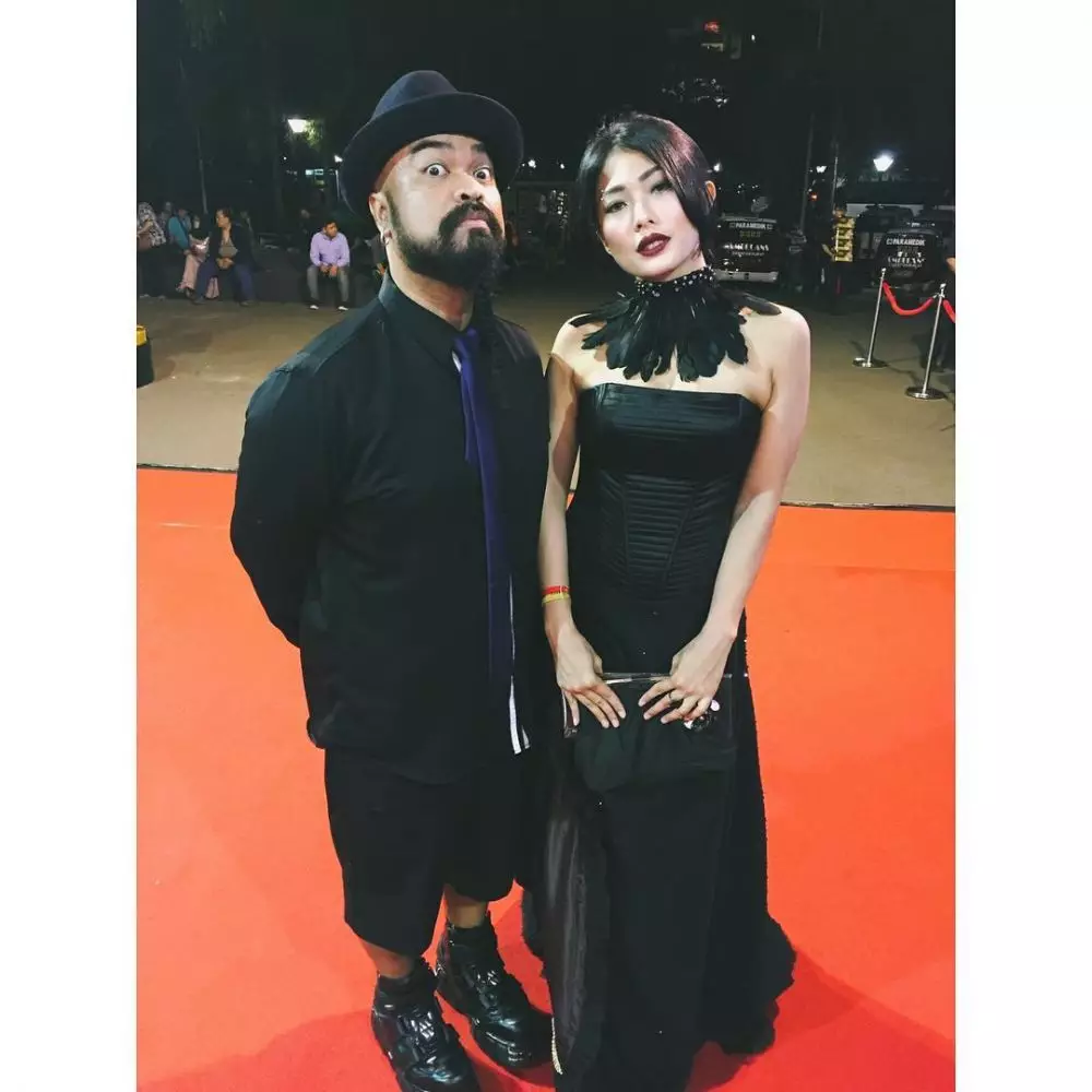 Nabila Putri pakai gaun Instagram