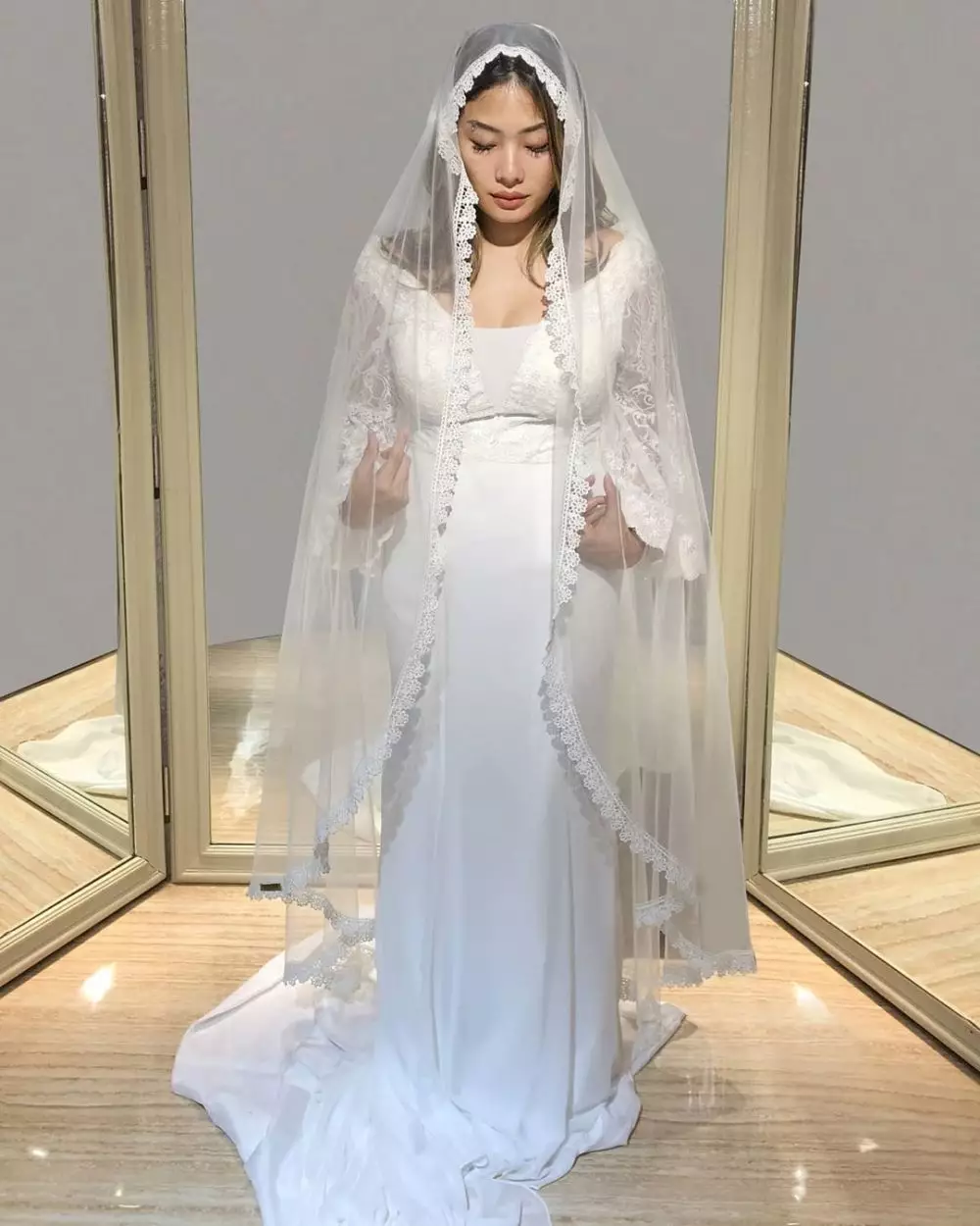 Nabila Putri pakai gaun Instagram