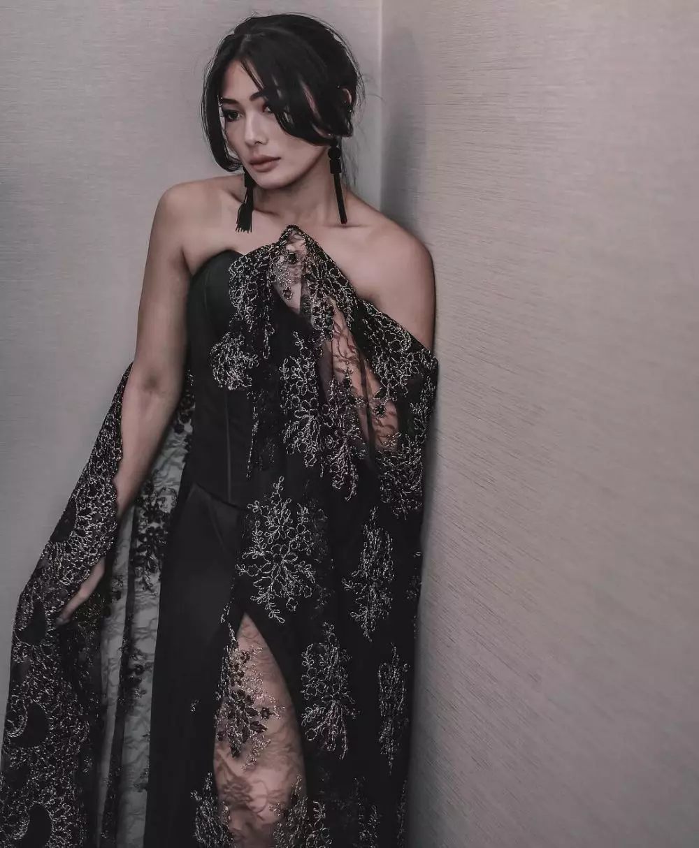 Nabila Putri pakai gaun Instagram