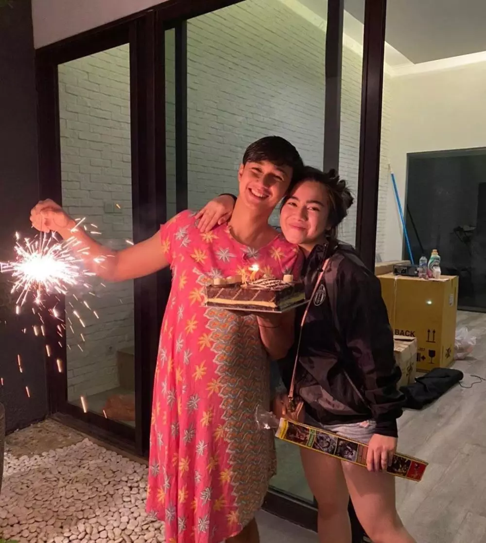 seleb pria pakai daster © 2020 brilio.net seleb pria pakai daster © 2020 brilio.net