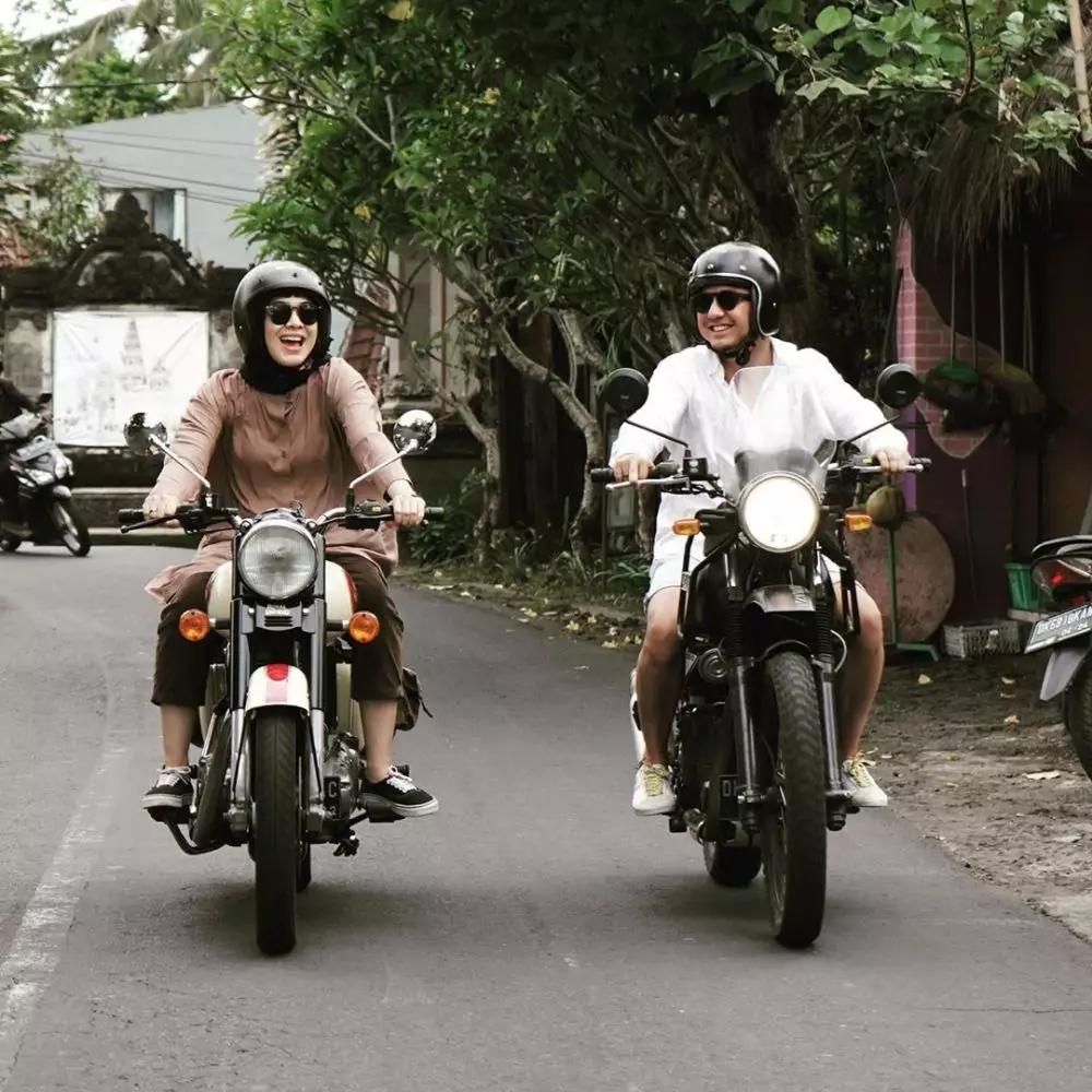 10 Gaya kece Dian Ayu saat mengendarai motor Instagram