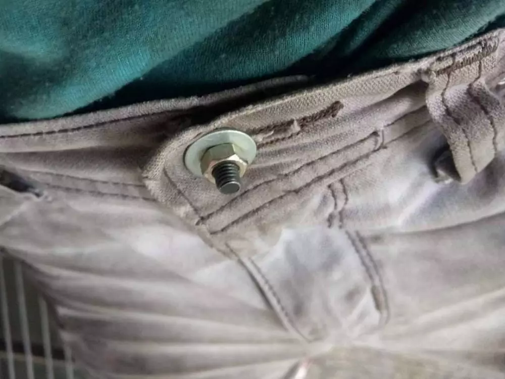 tingkah iseng orang benerin barang © 2020 instagram.com