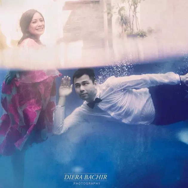 pasangan pemotretan di air © 2020 brilio.net