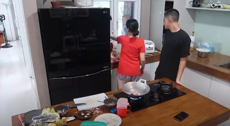 8 Momen manis Megan dan Jeremie saat masak YouTube