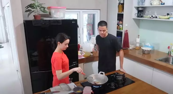 8 Momen manis Megan dan Jeremie saat masak YouTube