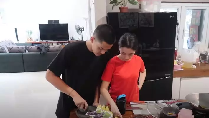 8 Momen manis Megan dan Jeremie saat masak YouTube