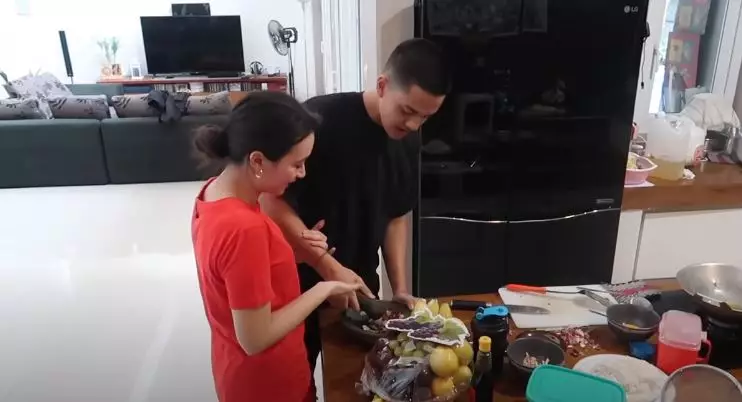 8 Momen manis Megan dan Jeremie saat masak YouTube