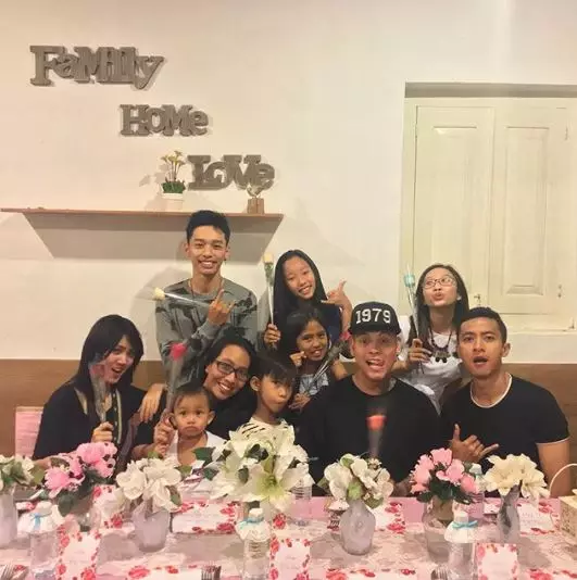 Momen kebersamaan Hudson IMB dengan keluarga © 2020 brilio.net