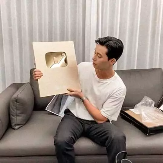 park seo joon dapat golden button Berbagai sumber park seo joon dapat golden button Berbagai sumber