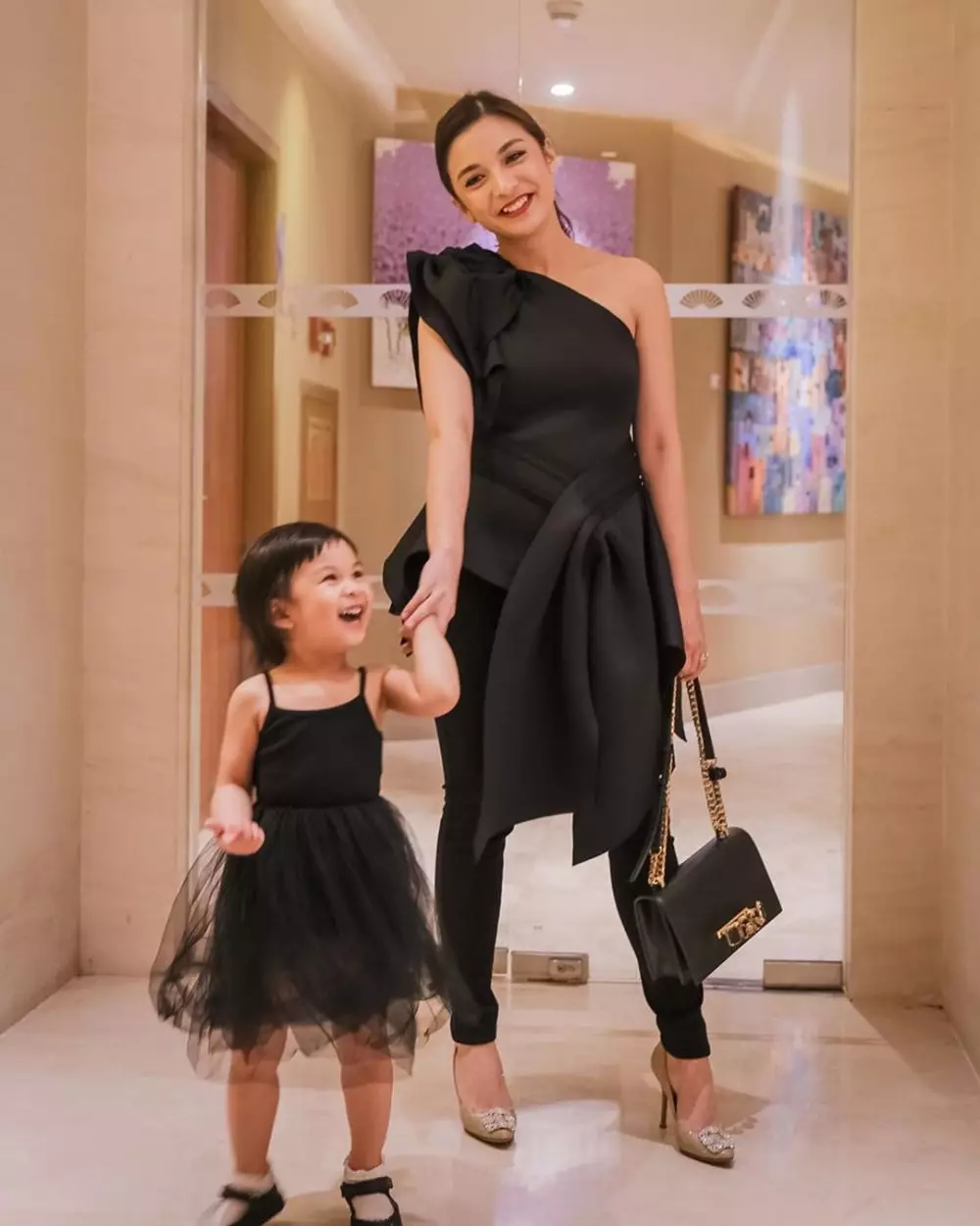 potret chelsea dan natusha kembaran baju instagram potret chelsea dan natusha kembaran baju instagram