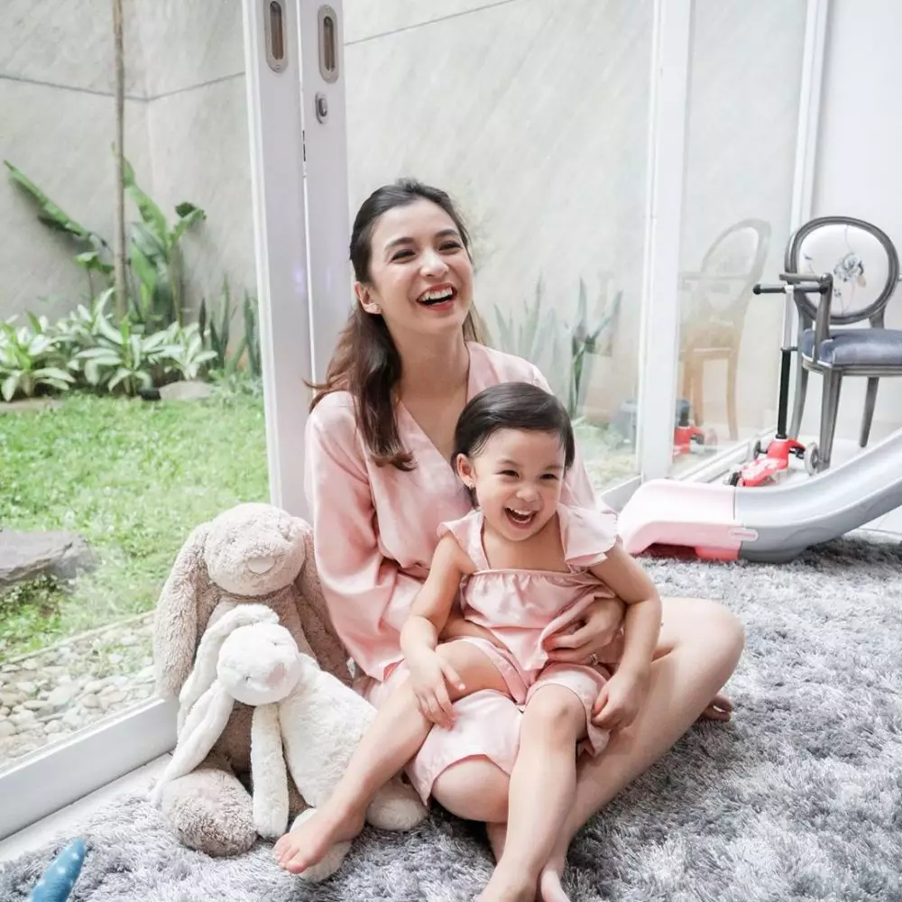 potret chelsea dan natusha kembaran baju instagram potret chelsea dan natusha kembaran baju instagram