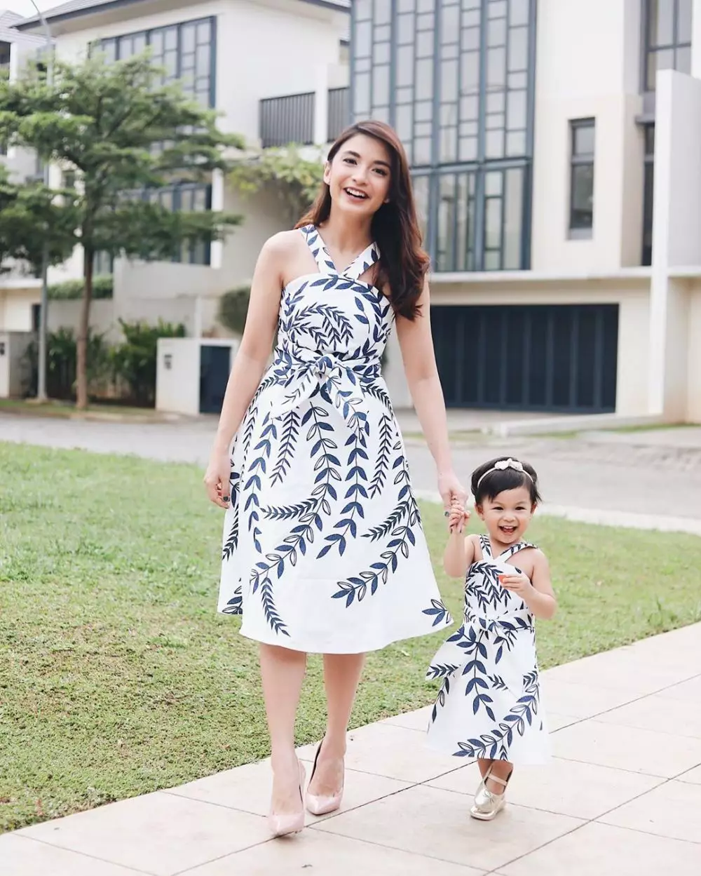 potret chelsea dan natusha kembaran baju instagram potret chelsea dan natusha kembaran baju instagram