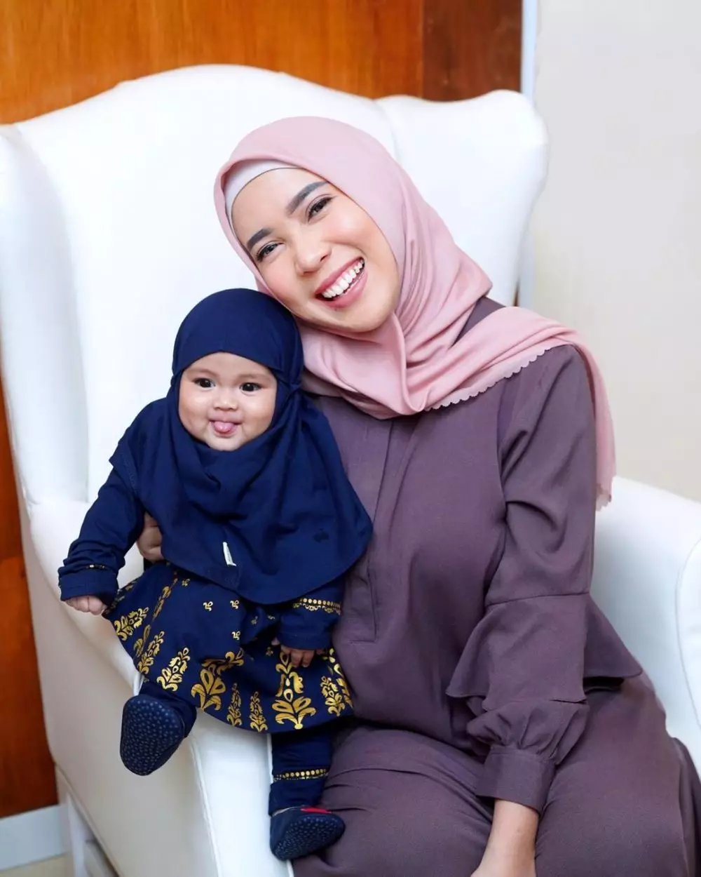 Potret kompak Fitrop dan sang putri Instagram Potret kompak Fitrop dan sang putri Instagram