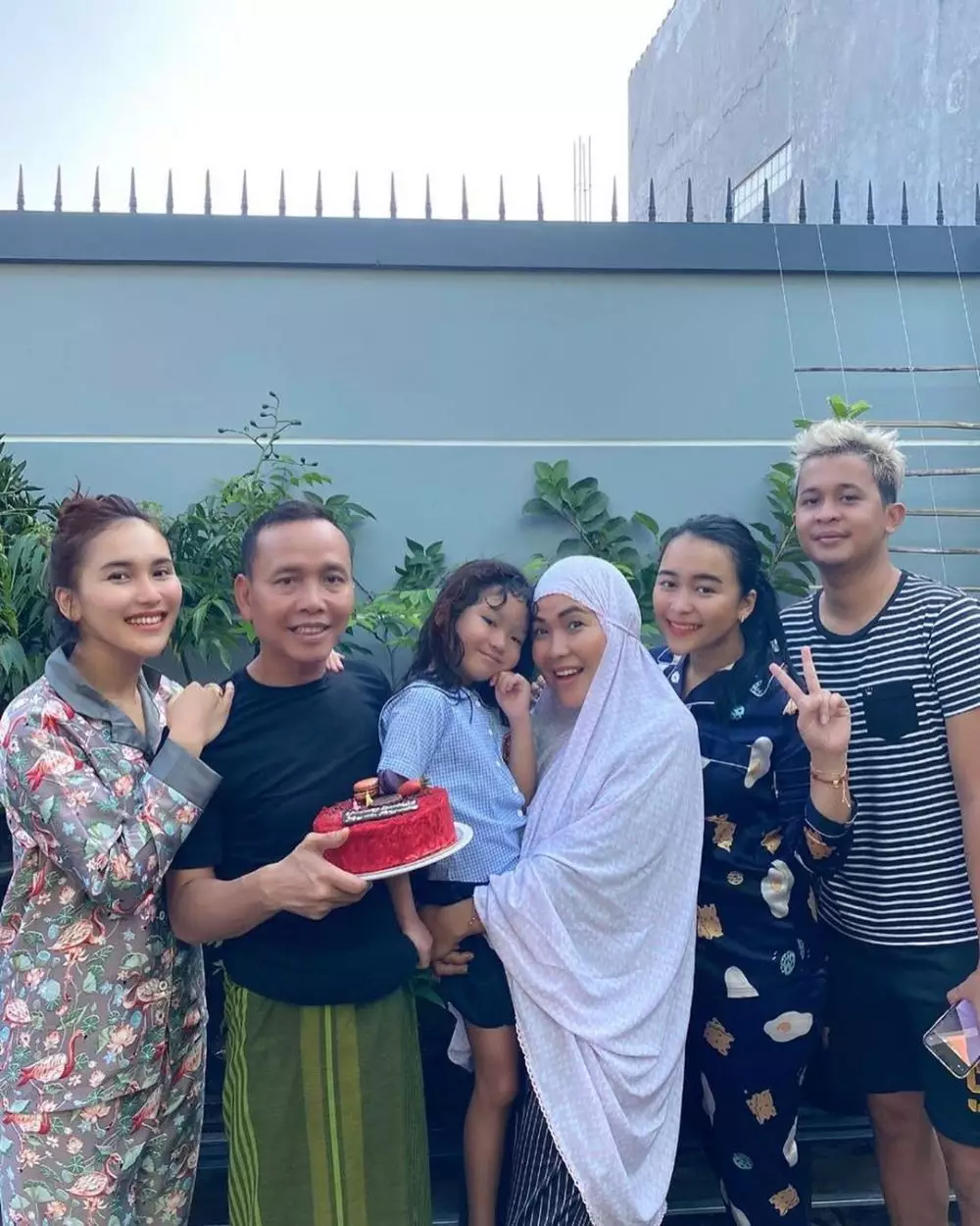 Ayu Ting Ting beri kejutan © 2020 brilio.net Instagram/@ayutingting92 Ayu Ting Ting beri kejutan © 2020 brilio.net Instagram/@ayutingting92