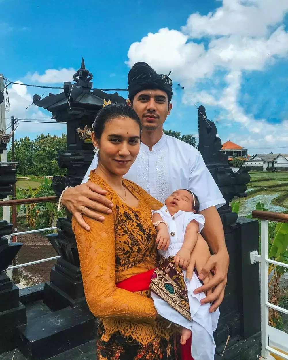 Momen upacara Macolongan yang dilakukan Westny DJ  © 2020 brilio.net