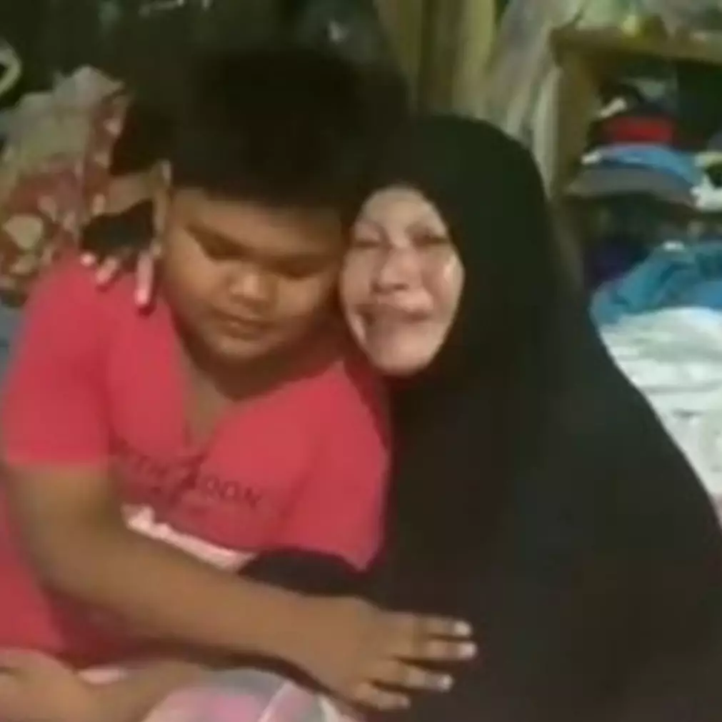 Kisah haru bocah 12 tahun rawat orangtuanya yang lumpuh