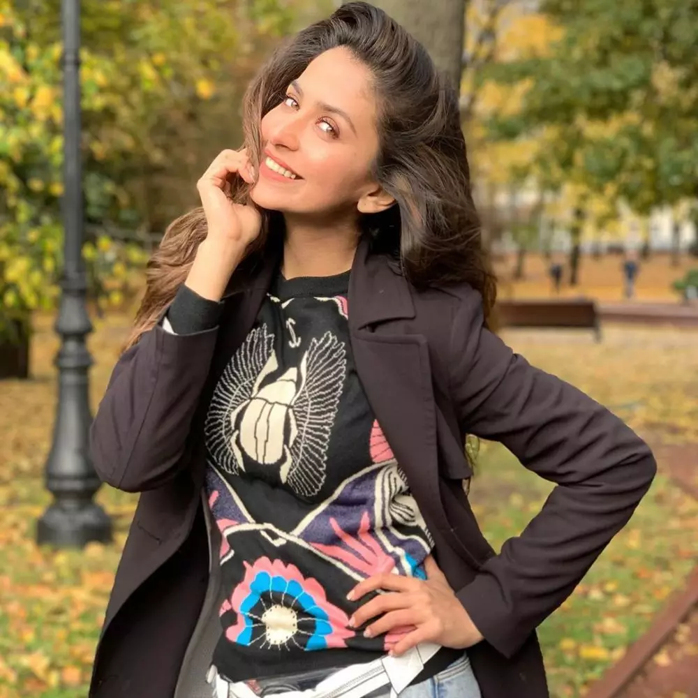 Potret terbaru pemeran Pooja  Instagram