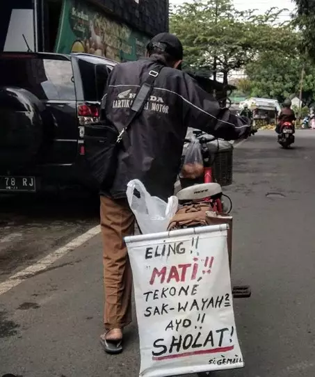 Tulisan bijak di kendaraan Berbagai sumber Tulisan bijak di kendaraan Berbagai sumber
