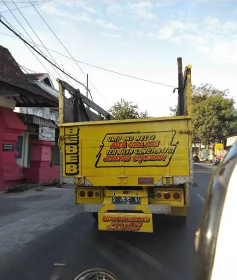 Tulisan bijak di kendaraan Berbagai sumber Tulisan bijak di kendaraan Berbagai sumber